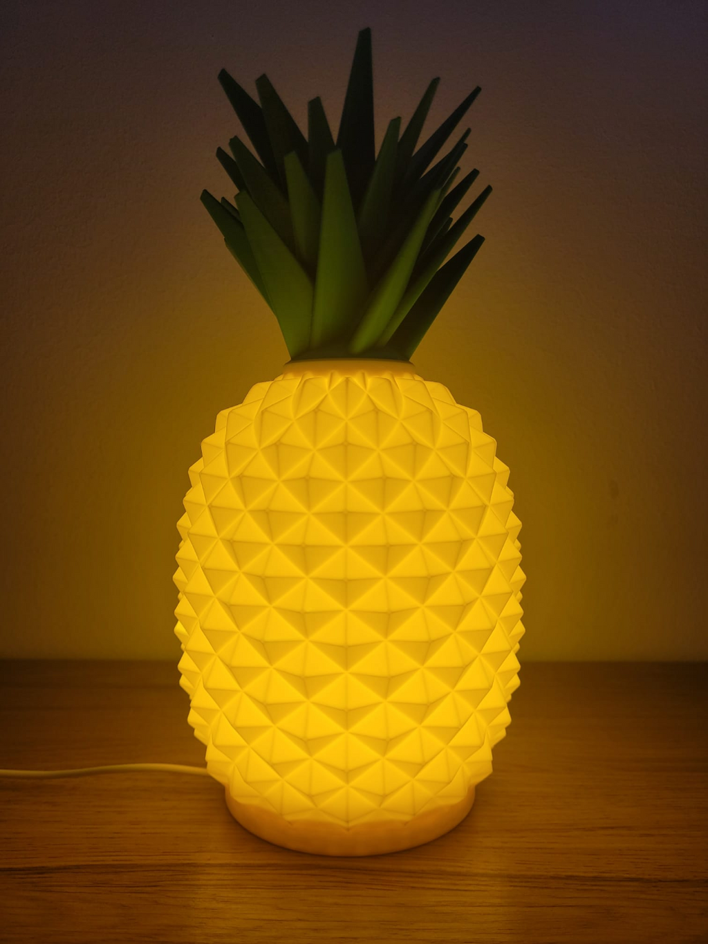 Lampa Stołowa Pineapple – Designerska Lampa Nocna 3D z Regulacją Barwy i Jasności